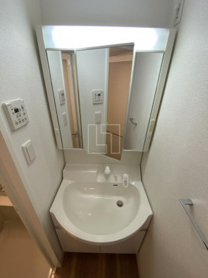 【洗面所】 | アンビエンテ四ツ橋 | アンビエンテ四ツ橋　独立洗面化粧台