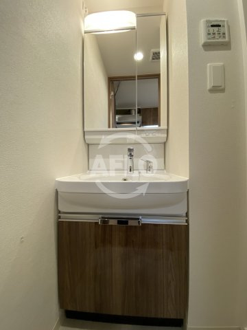 プレサンス天神橋筋六丁目ヴォワールの洗面所|プレサンス天神橋六丁目ヴォワール　独立洗面化粧台