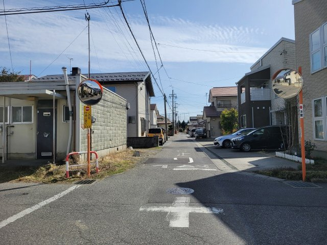 南原１丁目売土地の前面道路含む現地写真