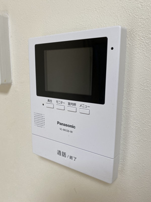 【セキュリティ】 | ファミリーハイツ | 安心なモニター付きインターホンです。