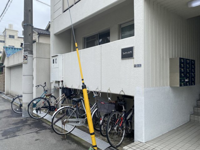 【その他共用部分】 | ファミリーハイツ | こちらに自転車が置けます。