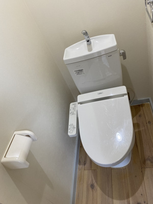 【トイレ】 | ファミリーハイツ | 温水洗浄便座付きトイレです！