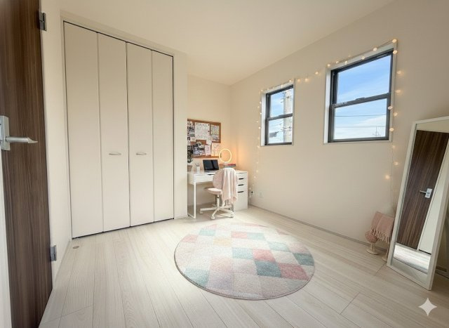 三郷市早稲田7丁目　新築戸建　全1棟の子供部屋|現況の物件写真にCGによる画像処理を行っています。家具、家電、小物、カーテン等はイメージはCGです。