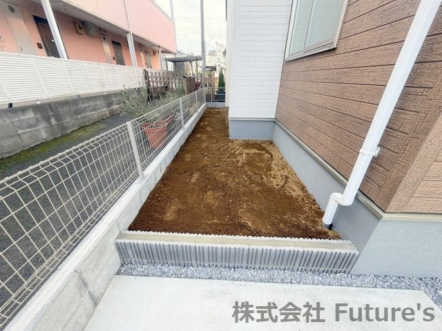 三郷市早稲田7丁目　新築戸建　全1棟の庭|ちょっとしたガーデニングも楽しめるお庭付き♪