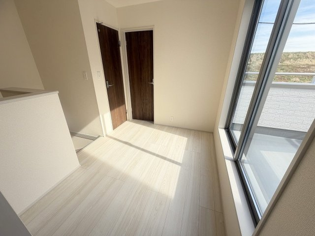 三郷市早稲田7丁目　新築戸建　全1棟のその他|バルコニーに面した2階ホールは広々とした空間になっております