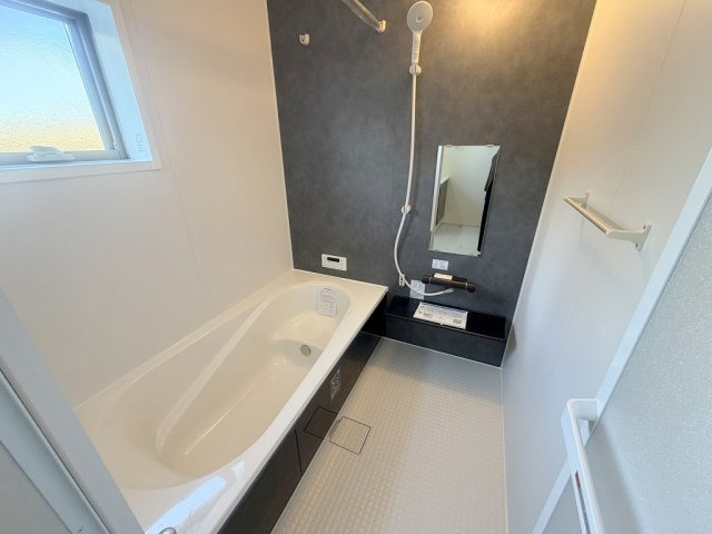 三郷市早稲田7丁目　新築戸建　全1棟の浴室|一日の疲れをゆったり癒す、広々一坪バス♪