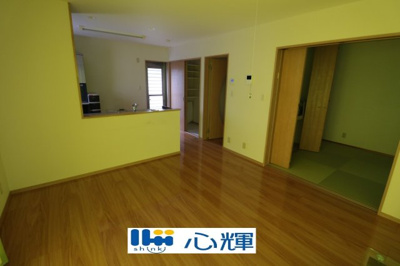 【居間・リビング】 | 大字上宇部342（平屋＋2階建、2軒）218坪 | 平屋・LDK