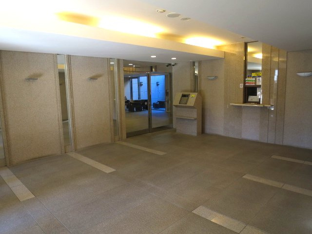 ラシュレ久米川ステーションサイドのエントランス