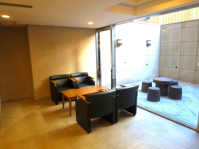 ラシュレ久米川ステーションサイドのロビー