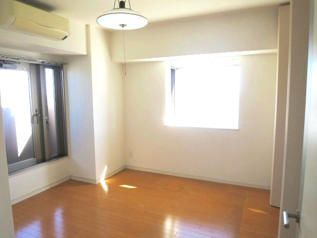 ラシュレ久米川ステーションサイドの洋室