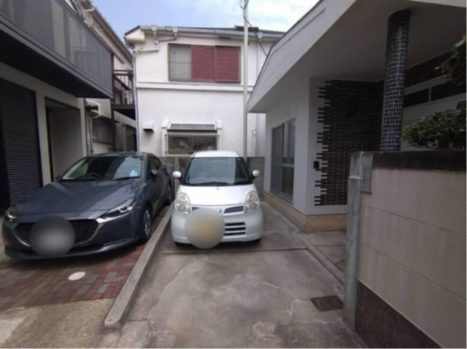 高丸１丁目貸家の駐車場