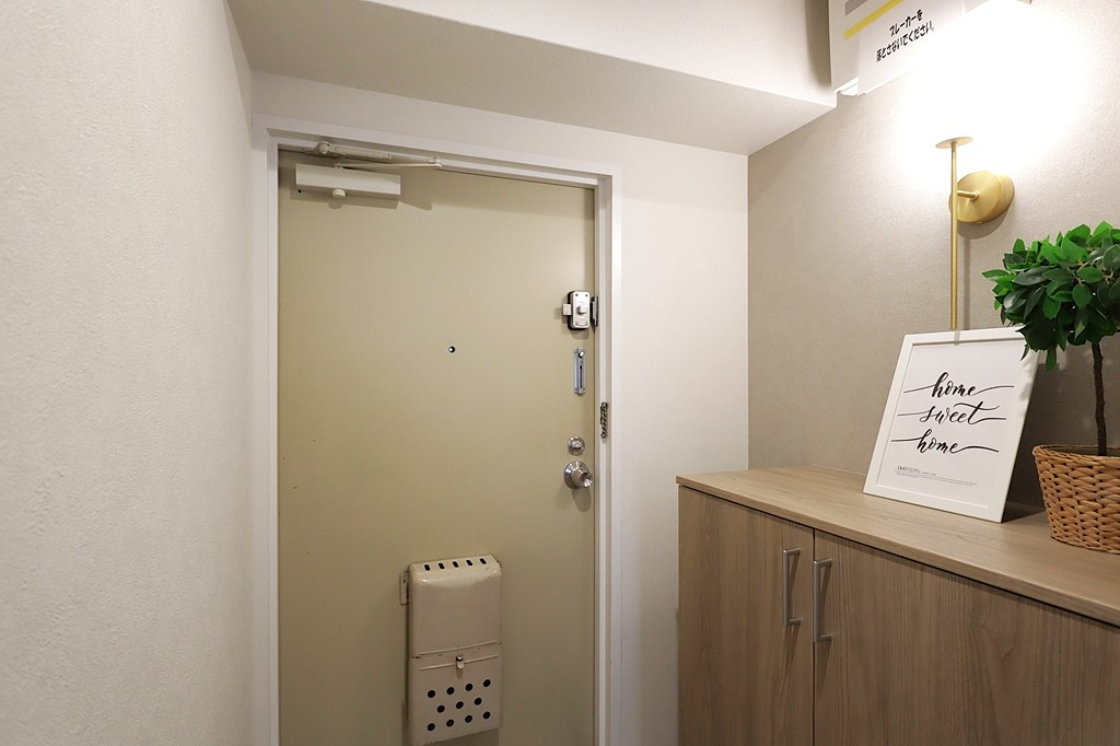 ～ペットと暮らせるマンション～万葉ハイツ小阪菱屋西の玄関