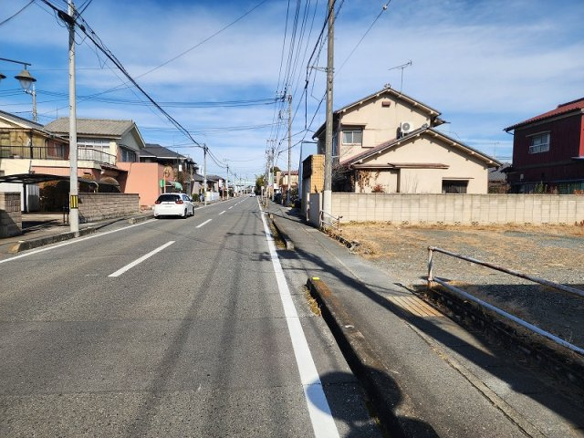 高崎市倉賀野町　売地の前面道路含む現地写真