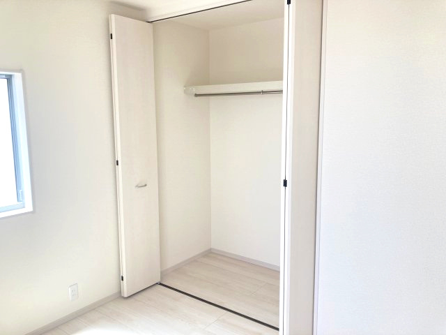 リーブルガーデンＳ前橋市下細井町第4　1号棟の収納|２階：洋室1収納です