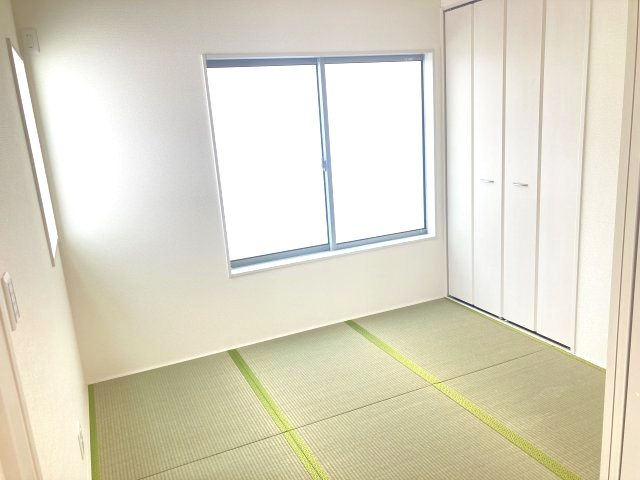 リーブルガーデンＳ前橋市下細井町第4　1号棟の和室|1階：3.7帖和室です。くつろぎスペースにいかがでしょうか。