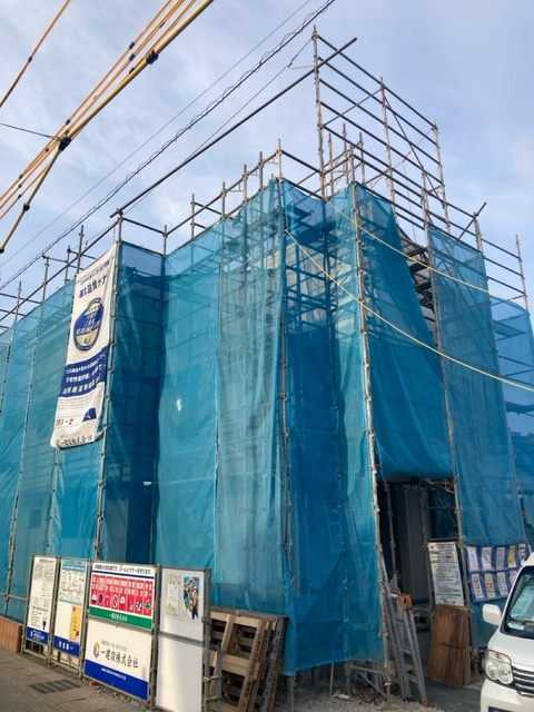 リーブルガーデンＳ前橋市下細井町第4　1号棟の前面道路含む現地写真|現在建築中です。３月完成予定です！