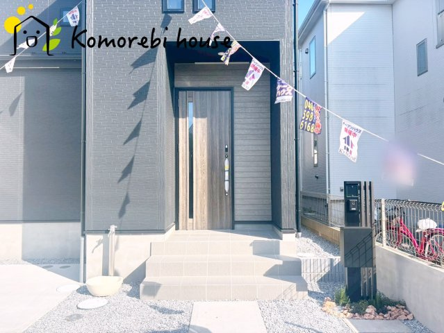上尾市上　31期　新築戸建て　02の玄関|明るい玄関です