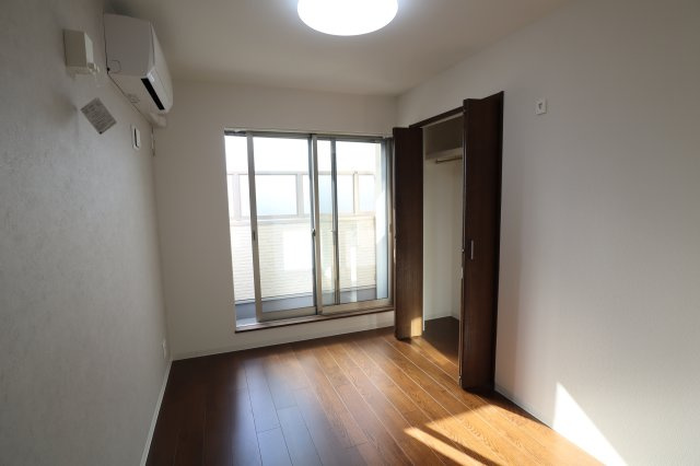 クレアール小綱町の居間・リビング