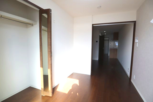 クレアール小綱町の洋室