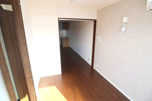 クレアール小綱町の洋室