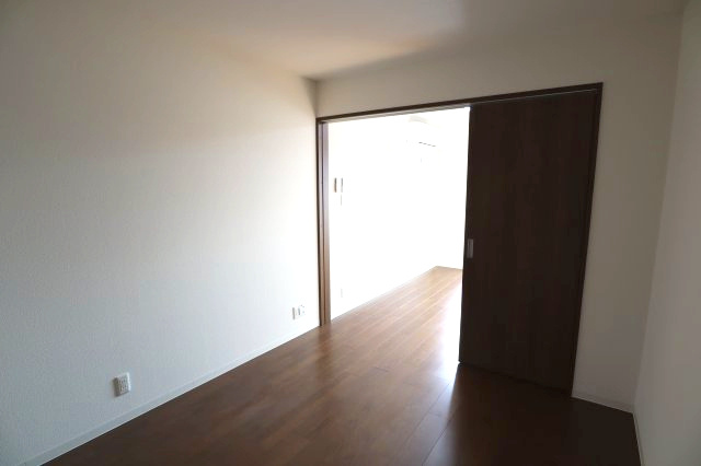 クレアール小綱町の居間・リビング