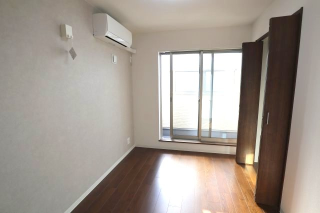 クレアール小綱町の洋室