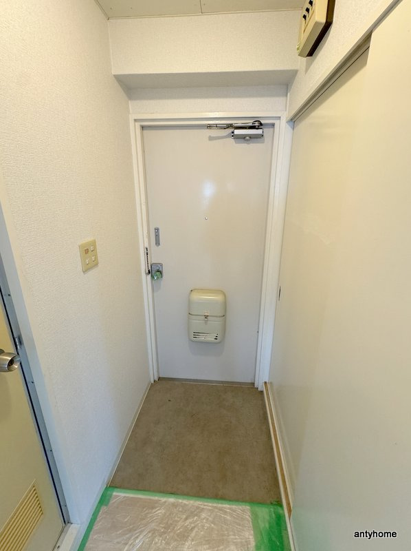 岡本ハイツ　仲介手数料無料の玄関