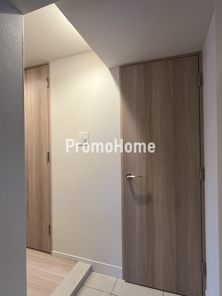 シーズンフラッツ新御徒町の玄関