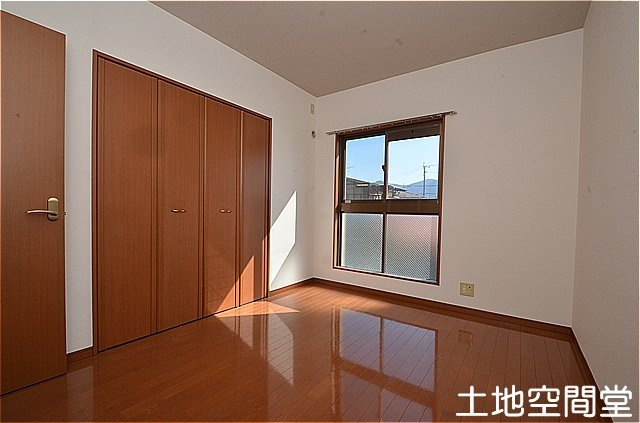 プレステージ陣原の洋室