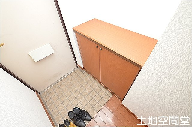 プレステージ陣原の玄関