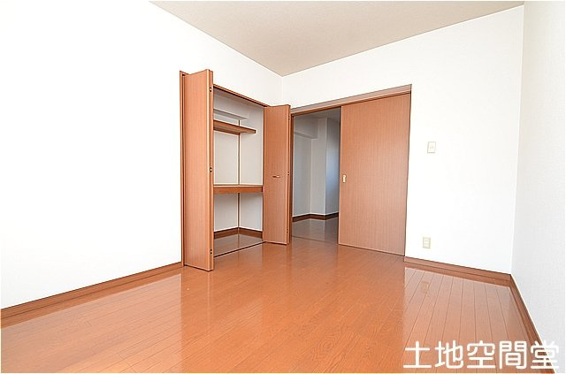 プレステージ陣原の洋室