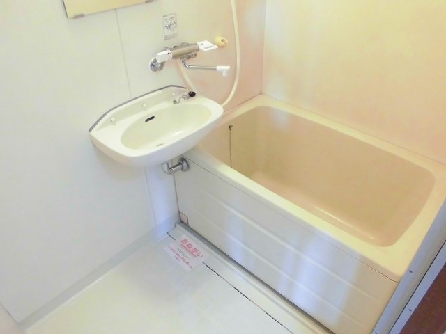 エルディム橋本の浴室|コンパクトで使いやすいお風呂です