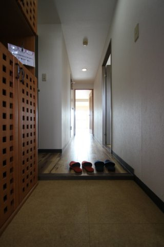 リバーパーク植田東の玄関