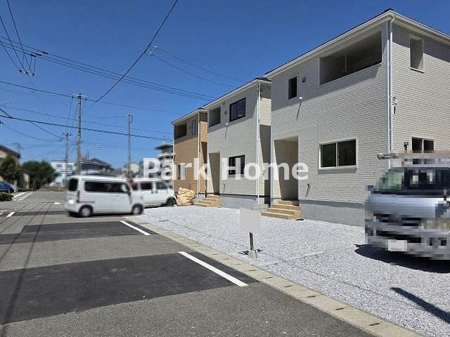 高知市南金田-2号棟- 新築戸建ての前面道路含む現地写真