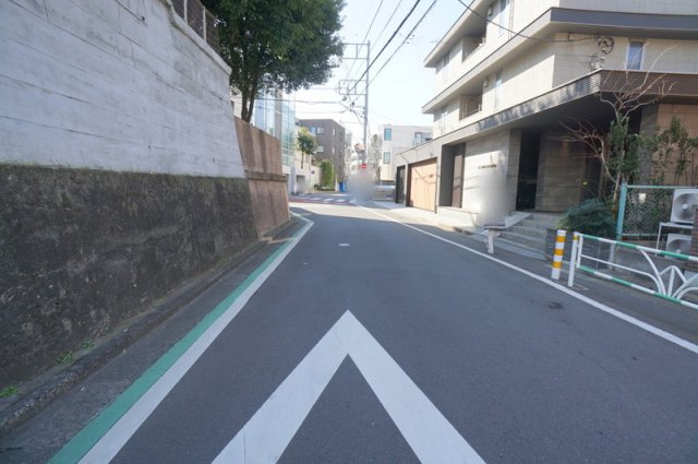 上原３　土地の前面道路含む現地写真|北西側公道　幅員約6.8m　間口約9.1m