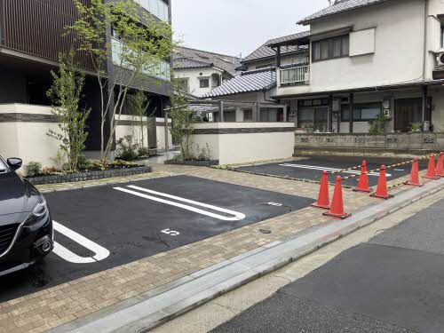 シャーメゾンシャインの駐車場