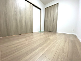【洋室】 | シャルマンコーポ草津 | 住まう方でカスタマイズしていただけるシンプルなデザインの内装です。