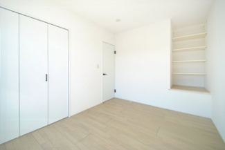 【洋室】 | 南アルプス市飯野 内外装一新 中古戸建 敷地85坪 全洋室 | 2階　6帖洋室