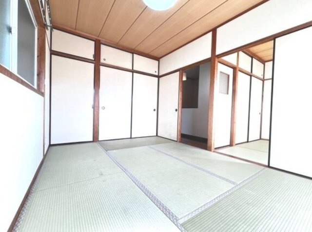 メゾネット松東の和室