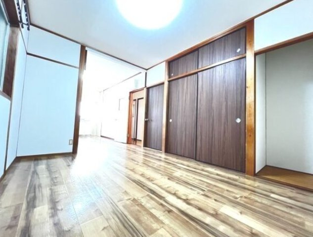 メゾネット松東の居間・リビング