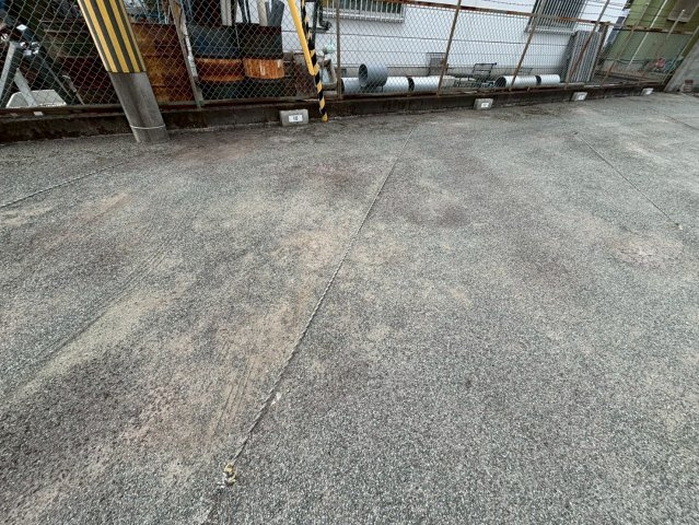 メゾネット松東の駐車場