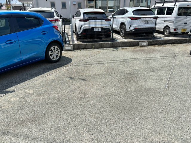 メゾネット松東の駐車場