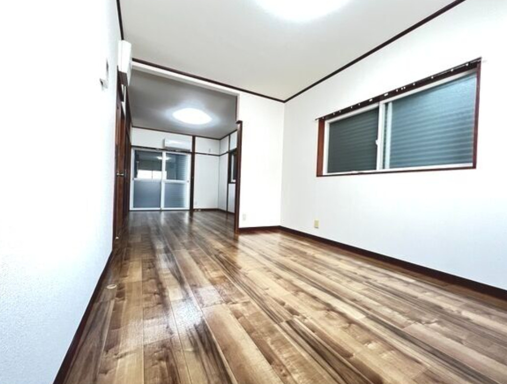 メゾネット松東の居間・リビング