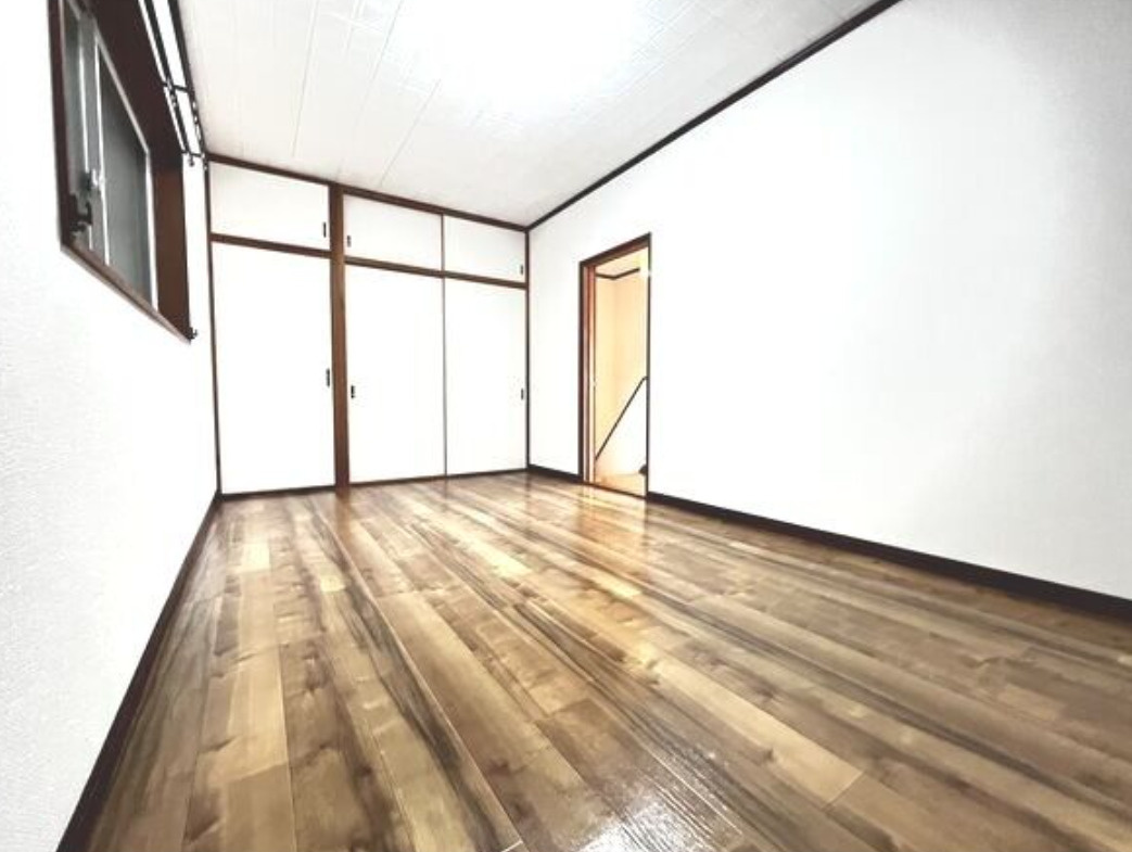 メゾネット松東の洋室