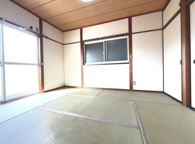 メゾネット松東の和室