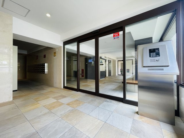 【エントランス】 | アネシス空港東五番館 | 防犯面も安心なオートロック付きマンション