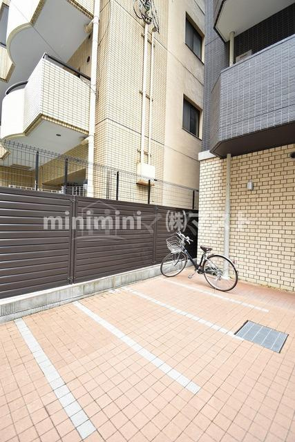 スワンズシティ堺筋本町の駐車場