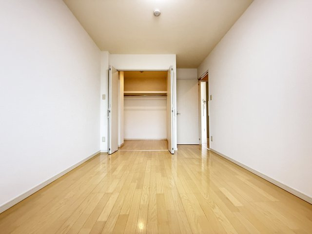 プランドール南久万の洋室