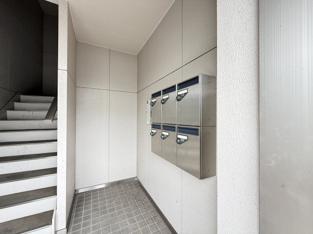 プランドール南久万のエントランス