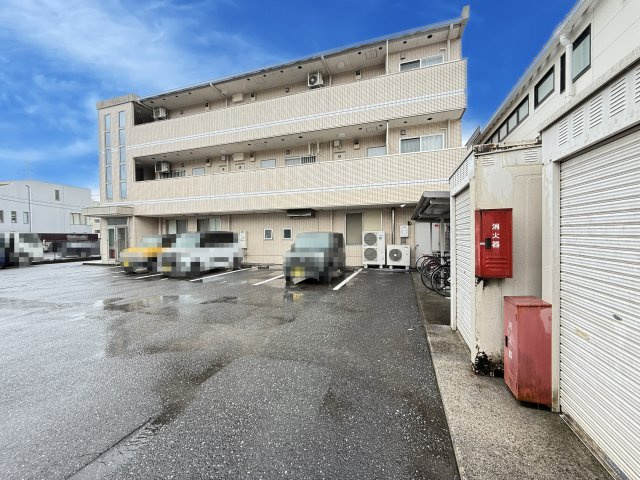 プランドール南久万の駐車場